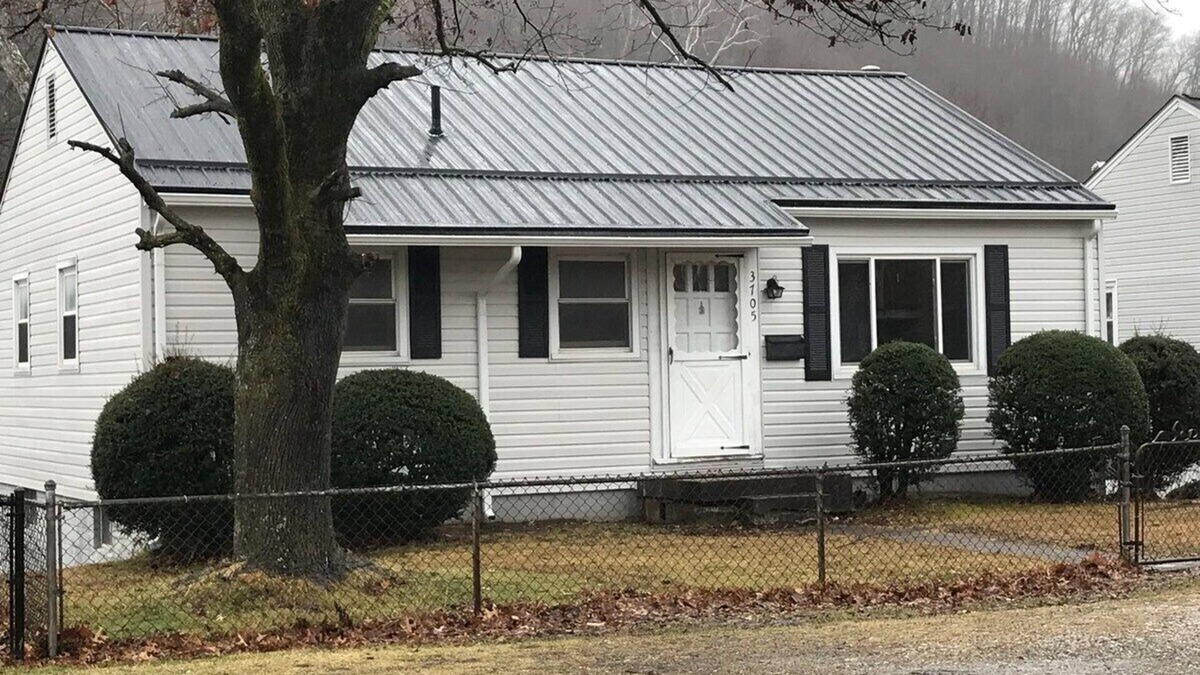 Charleston House | Cozy kanawha city home - Walk to CAMC Hospital