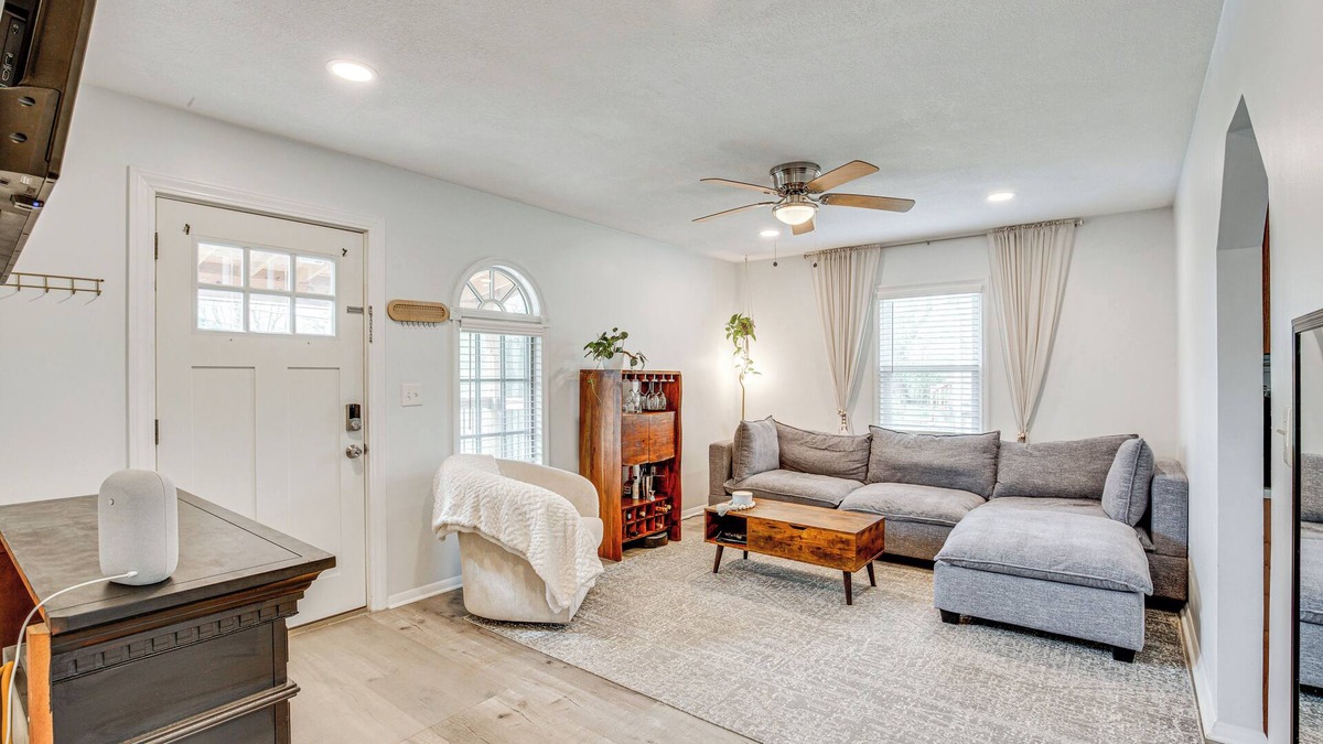 Kansas City House | Cozy Kansas City Home - 3 Mi to Worlds of Fun!