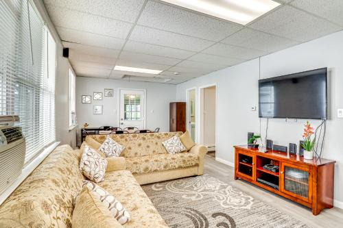 Keansburg House | Cozy Keansburg Cottage Walk to Beach and Boardwalk!