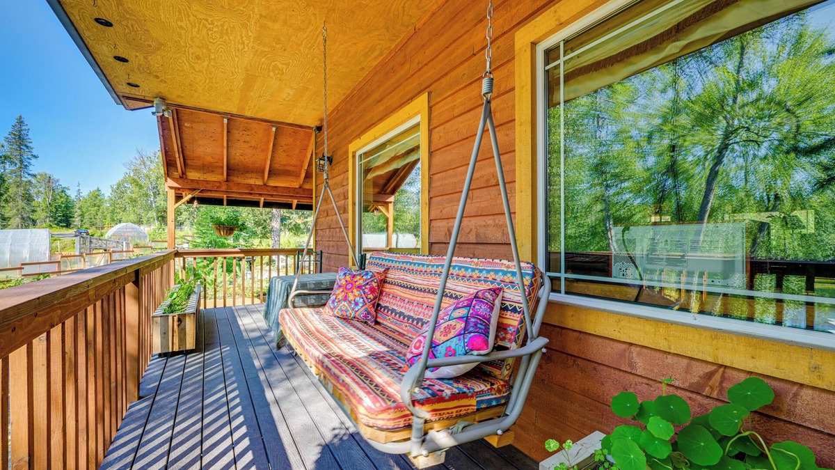 Nikiski Apartment | Cozy Kenai Abode w/Private Deck: 5 Mi to Ocean!