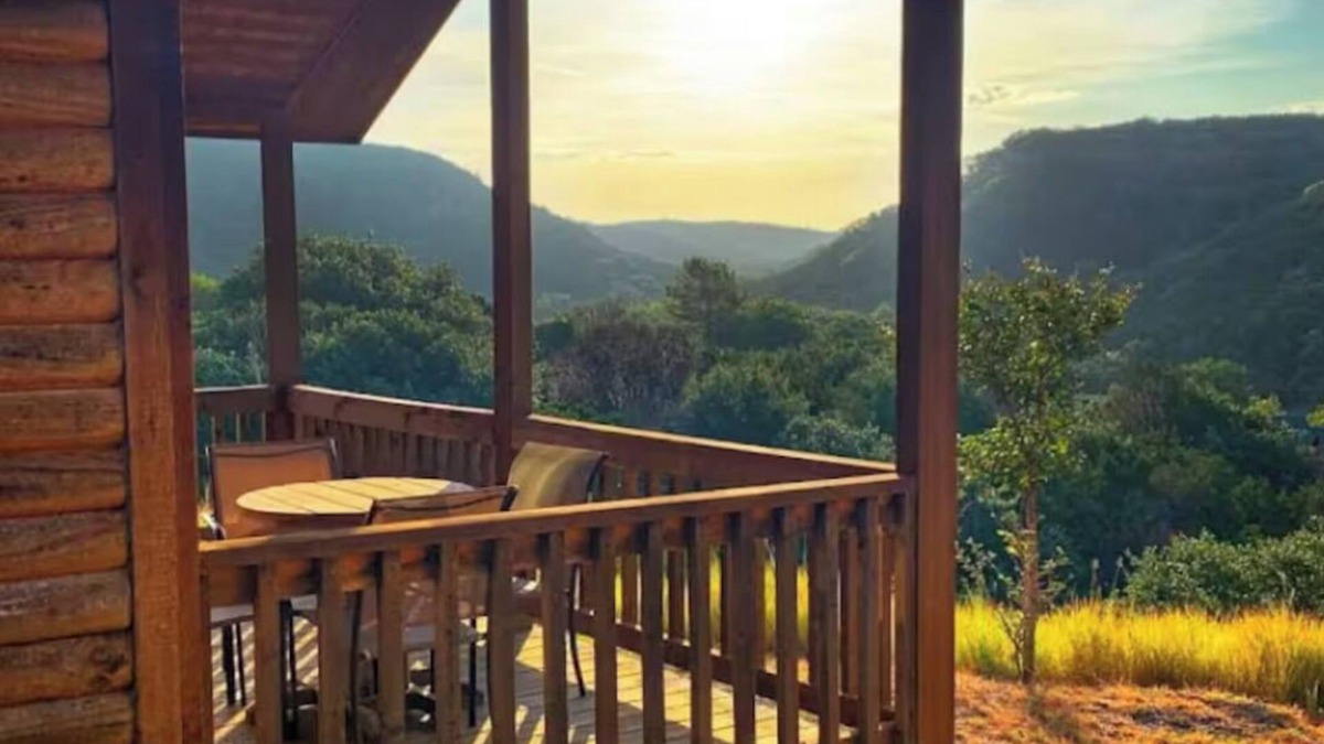 Medina Cabin | Cozy King Cabin: Texas Hill Country Resort/w Pool