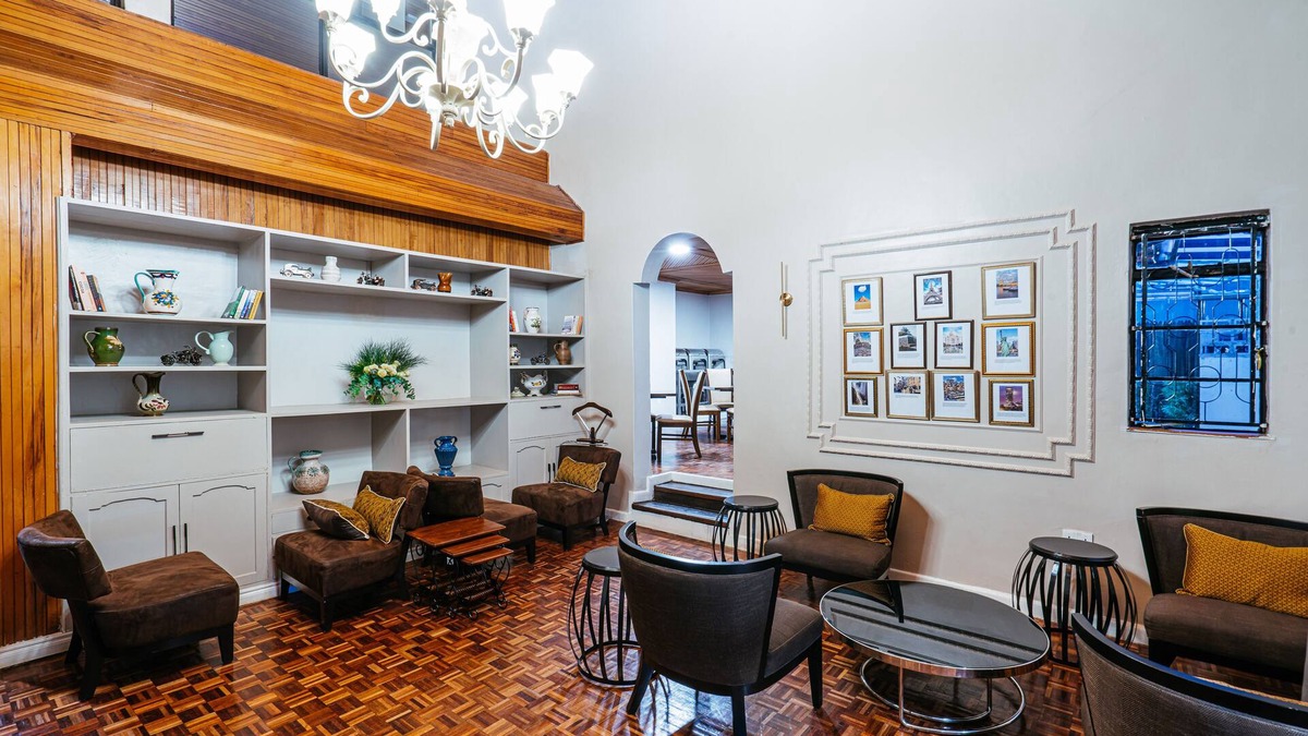 Gigiri Hotel | Cozy King Suite. Walking Distance to Mall & Green Spaces