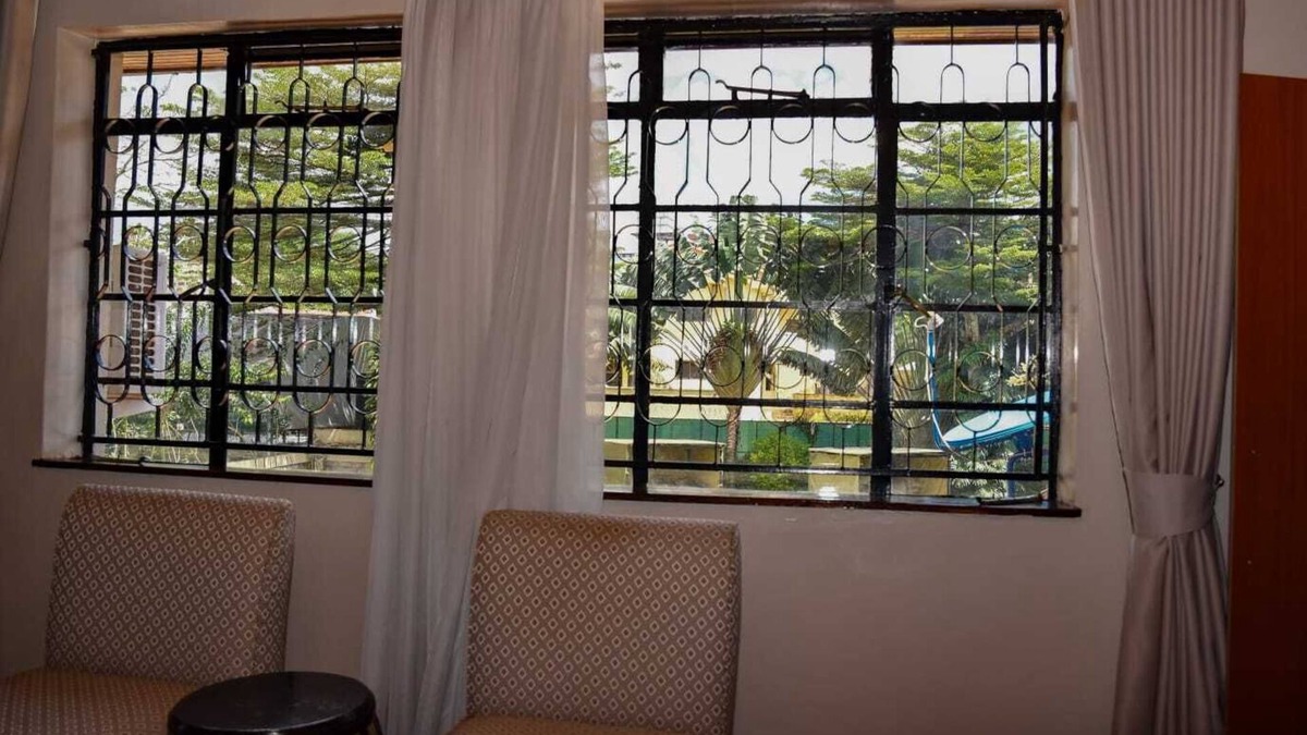 Muthaiga Hotel | Cozy King Suite. Walking Distance to Mall & Green Spaces
