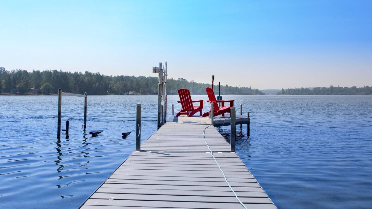 Central Alberta House | Cozy Lakefront! Lac La Nonne, Alberta