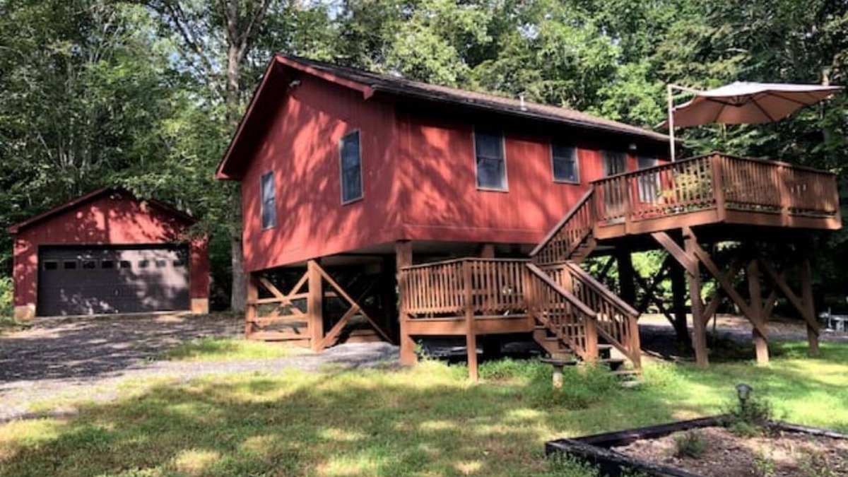 Livingston Cabin | Cozy Lake Cabin Families Will Love + Vintage Games-Only 5 Min Walk to Lake