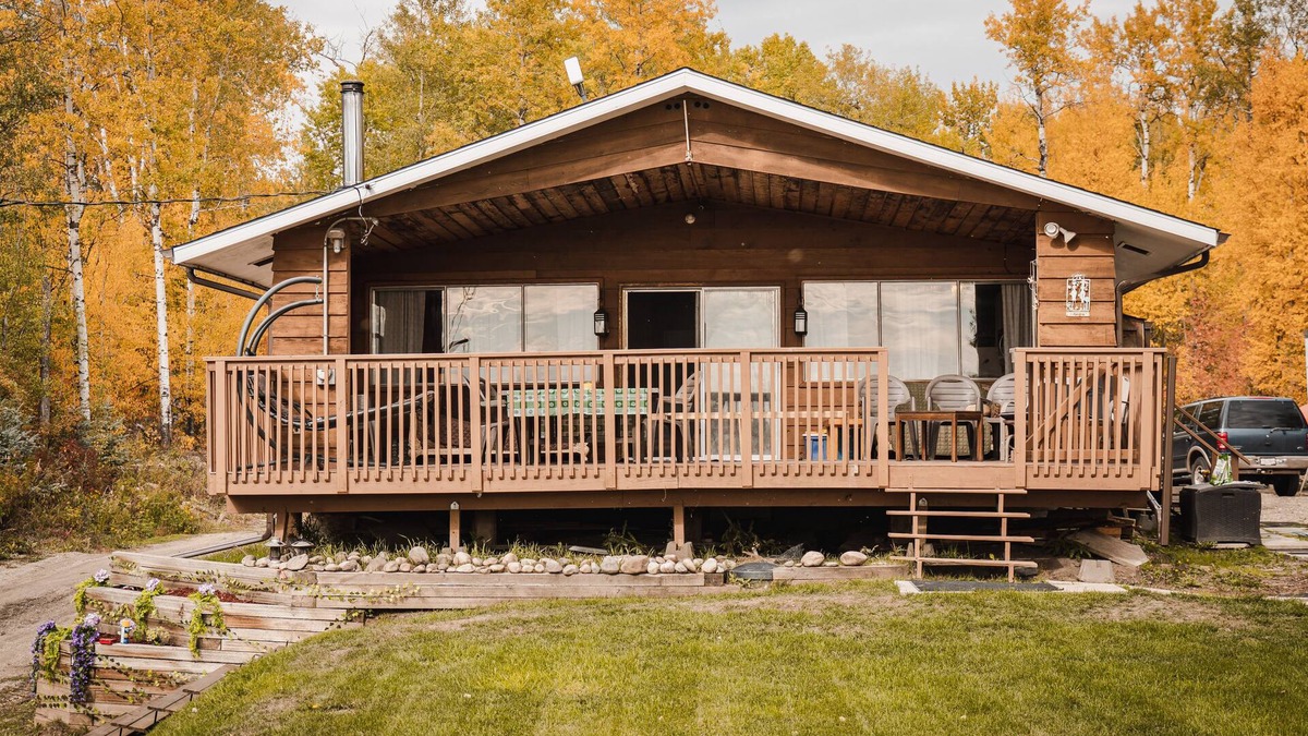 Parkland County Cottage | Cozy lake Cottage