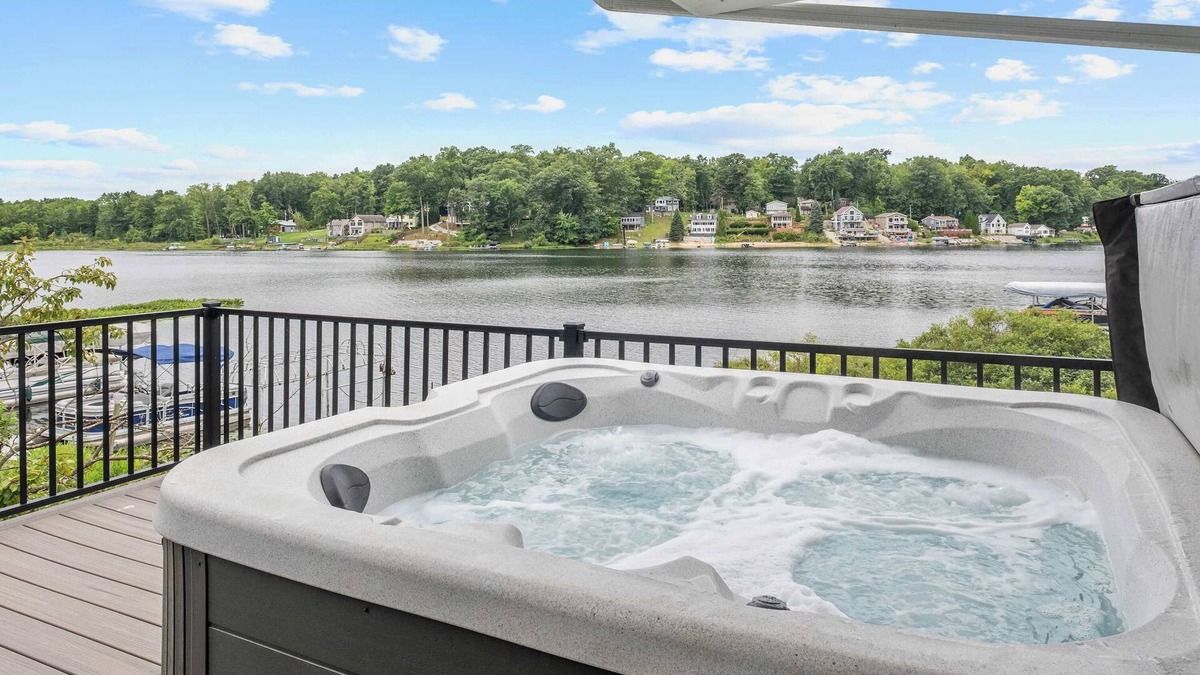 Smyrna House | Cozy Lake Cottage: Chefs Kitchen, BBQ & Lake Views