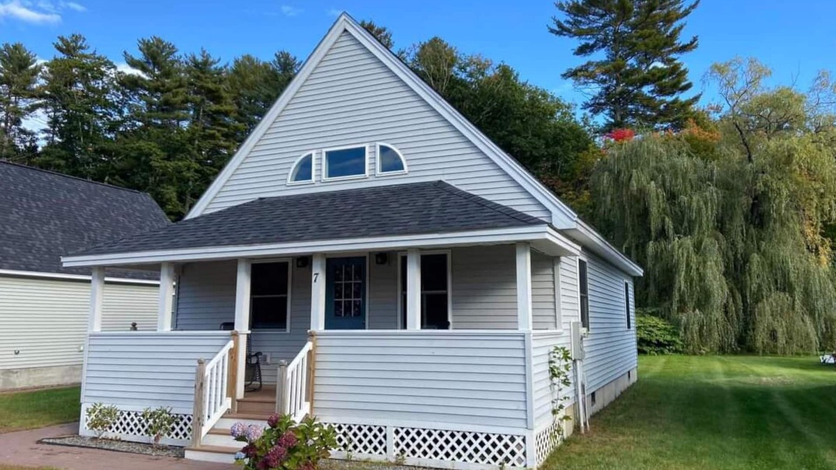 Litchfield Cottage | Cozy Lake Cottage on Woodbury Pond.
