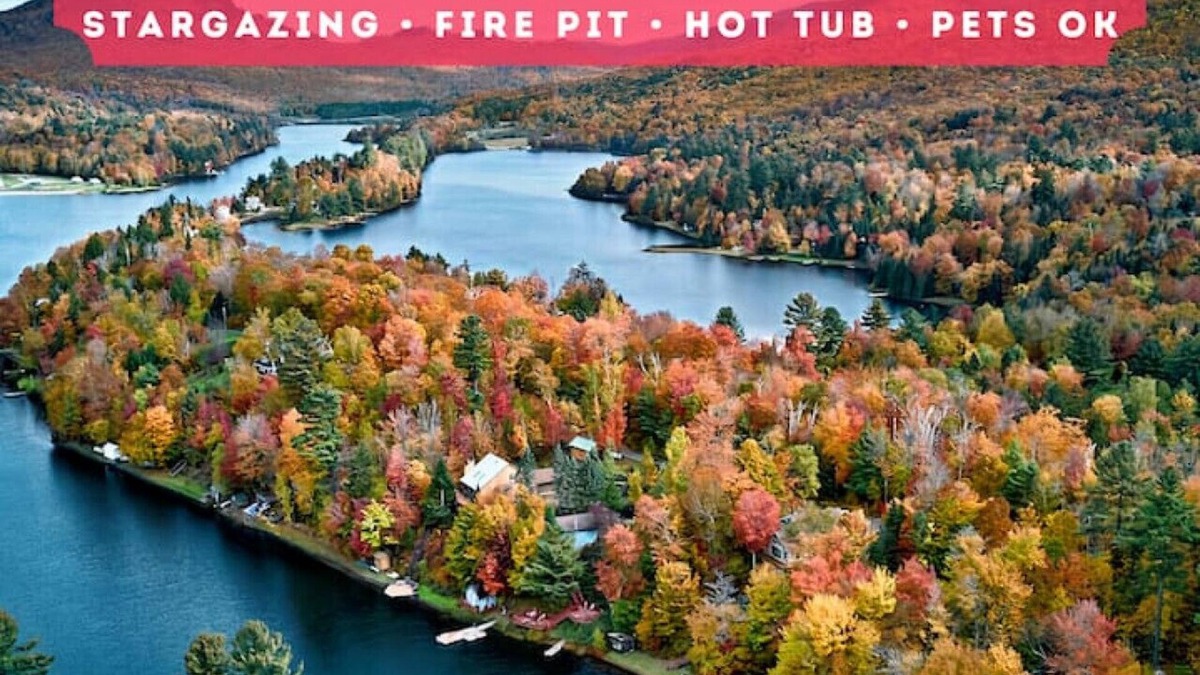 Eden Mills House | Cozy Lake Eden Retreat|Hot Tub|Wifi|Games|Pets OK