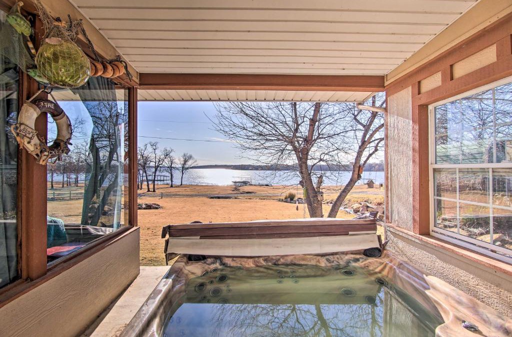 Eufaula House | Cozy Lake Eufaula Hideaway with Fire Pit and Hot Tub!