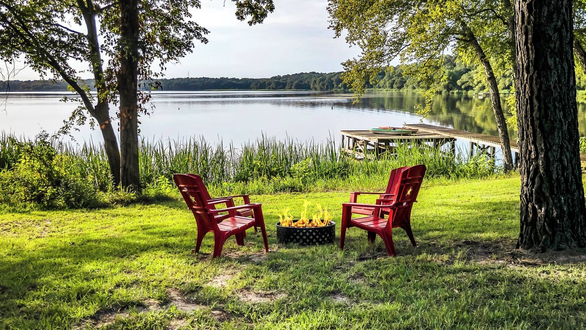 Chandler Cabin | Cozy Lake front cabin in peaceful Chandler with dock, Wifi, fire pit
