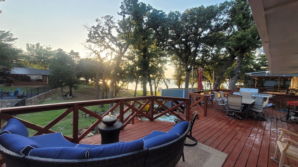 Little Elm House | Cozy lake front cottage on Lake Lewisville. Enjoy the kayaks, firepit & sunsets.