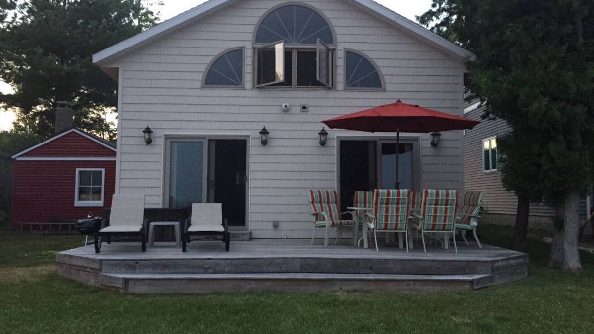 Cadillac Cottage | Cozy Lake Front Cottage on beautiful All Sports Lake Mitchell in Cadillac, MI