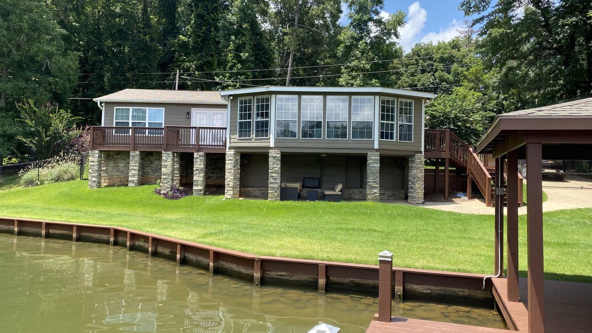 Fortson House | Cozy Lake Front Home with Private Boat Launch/Dock