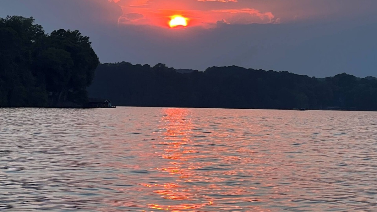 Albemarle House | Cozy lake front house with dock on Lake Tillery