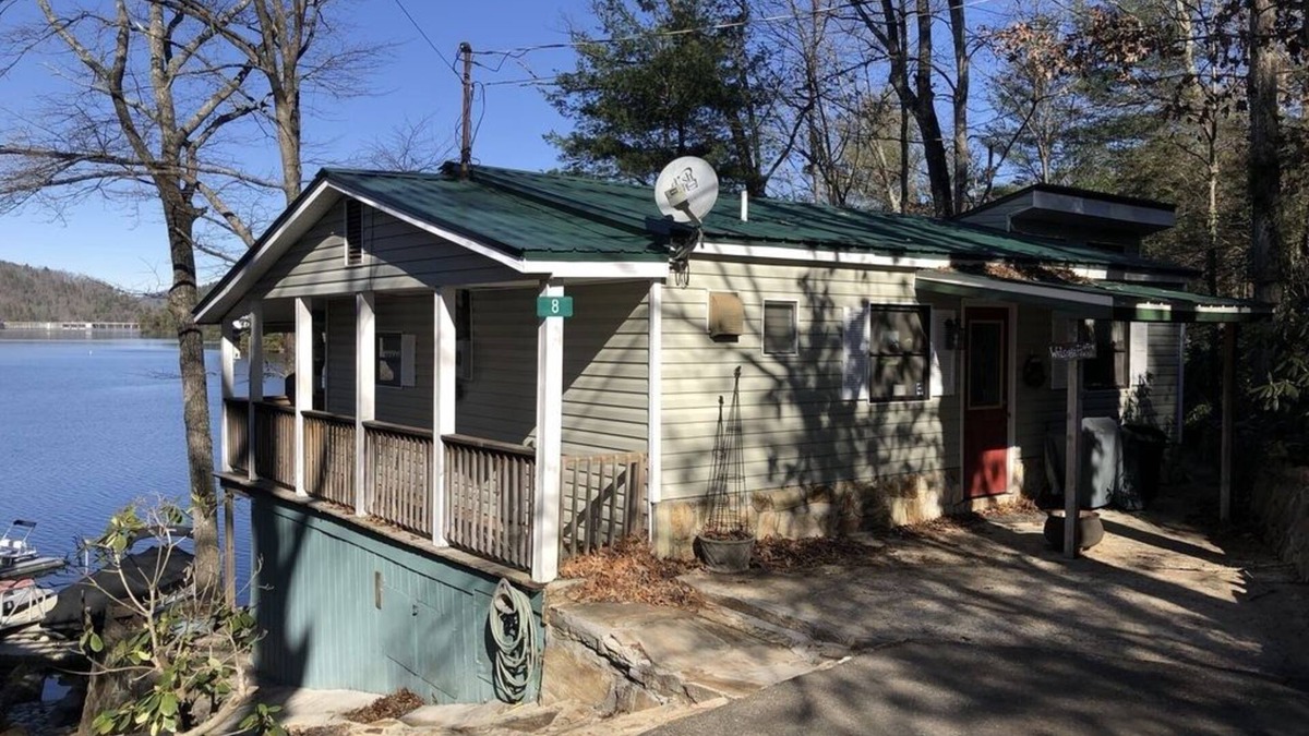Santeetlah House | Cozy Lake-front cabin with a private dock and beautiful views on Lake Santeetlah