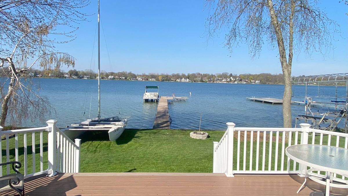 Waterford Cottage | Cozy Lake House
