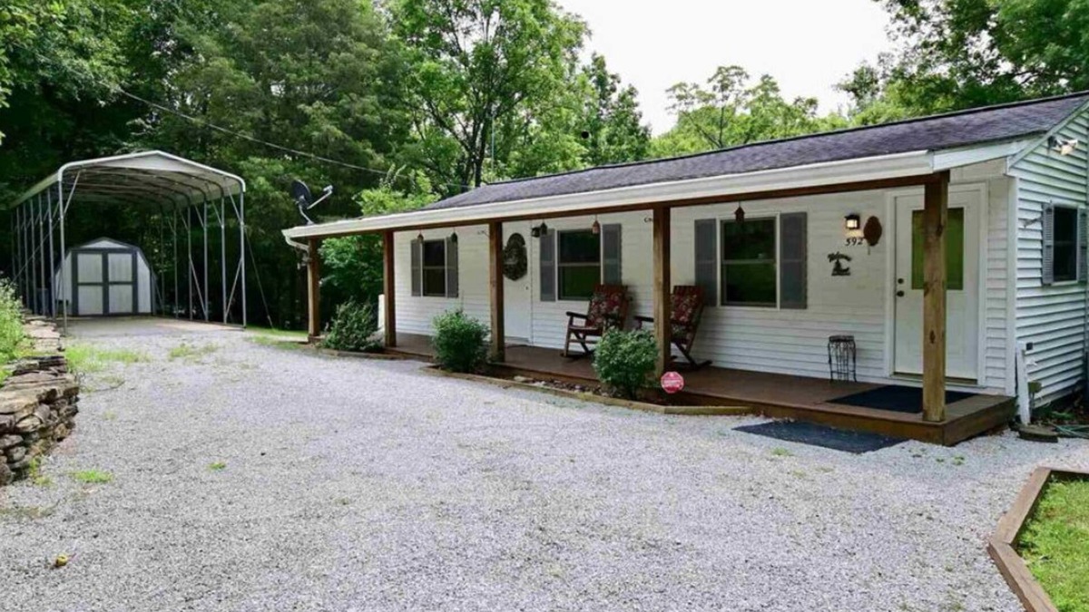 Foster House | Cozy Lake House: Ark Encounter, Kincaid Lake, KY- Fishing, Scenic Get-Away