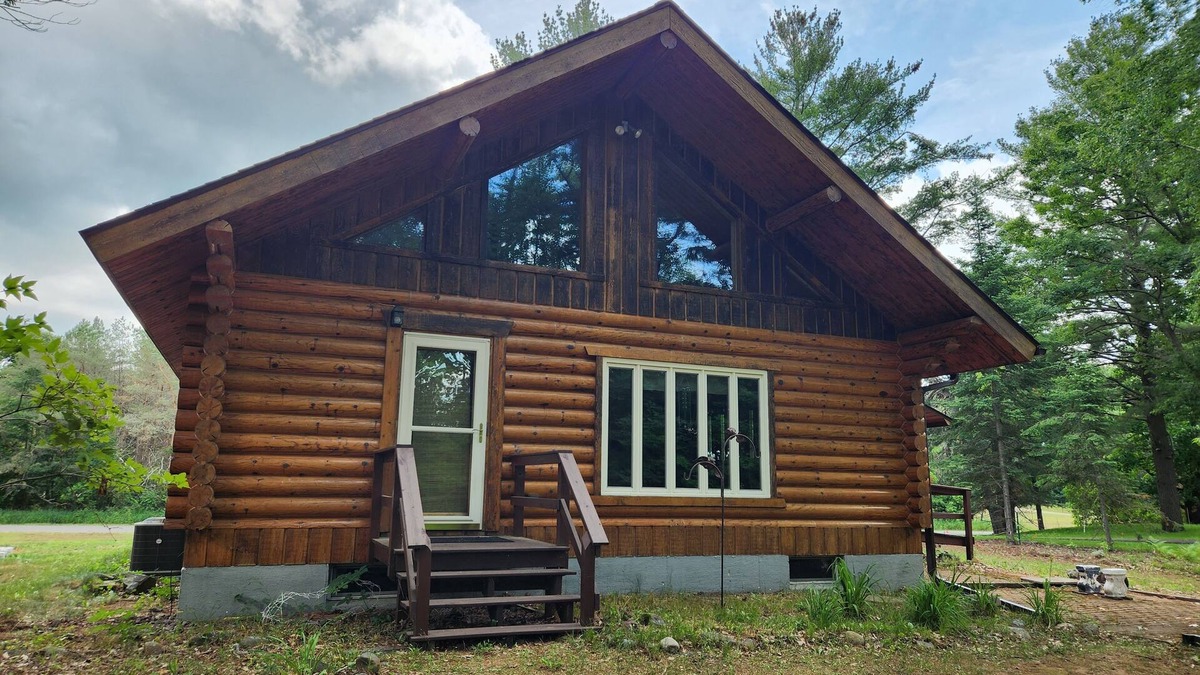 Shell Lake Cabin | cozy lake house, full log cabin on beautiful shell lake, w/wonderful loft.