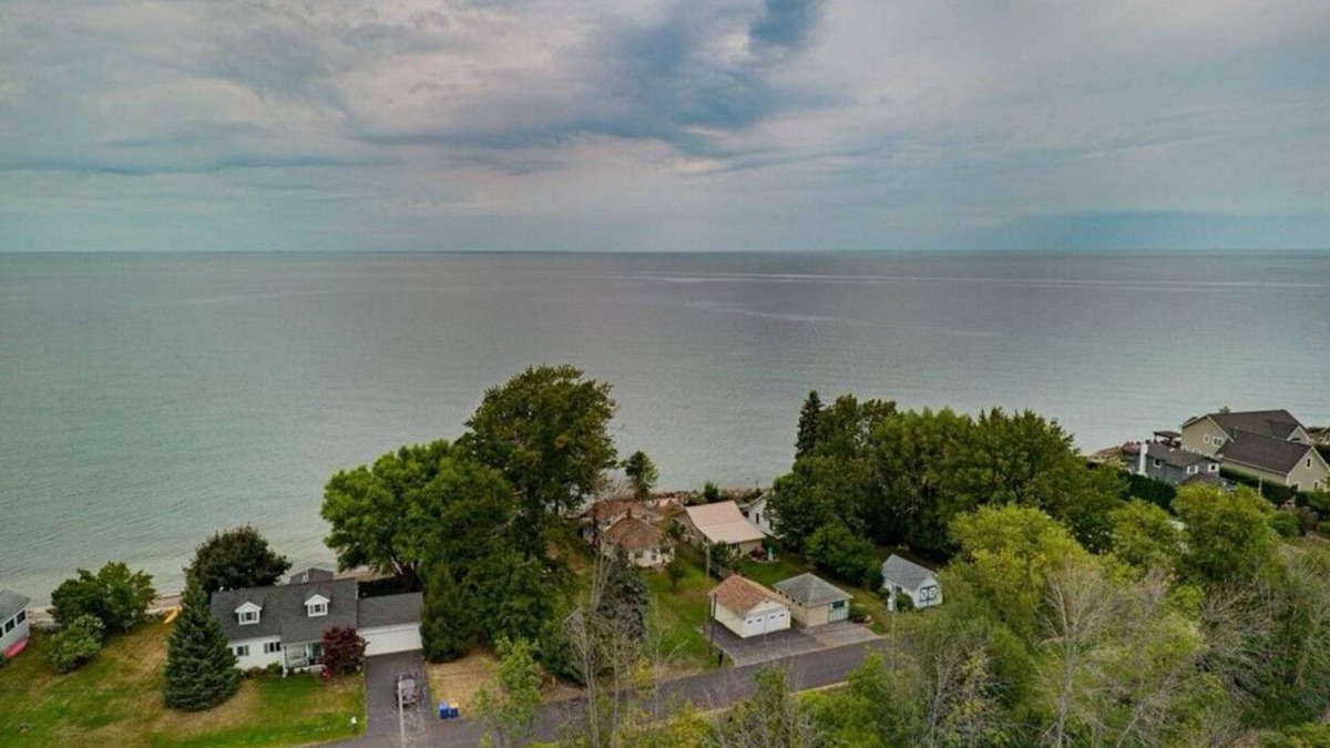 North Greece House | Cozy Lake house in Hilton with beach access.