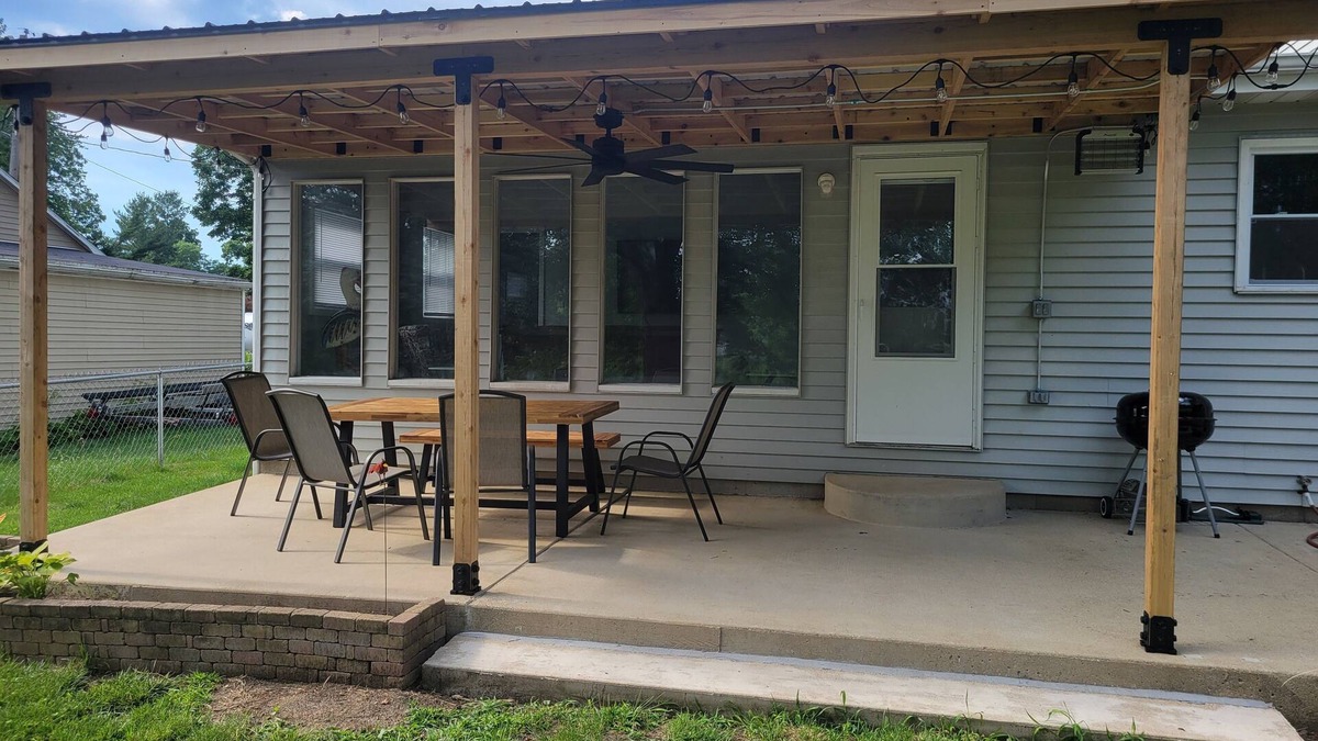 Graymont House | Cozy Lake House Retreat - Game Room and Lake Views!