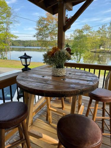 Nassau House | Cozy lake house