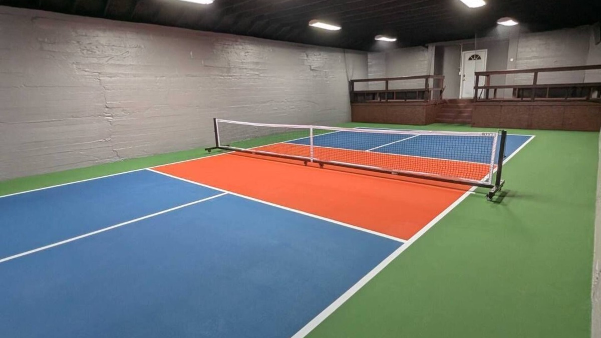 Chippewa Lake House | Cozy lake house w/pickleball court