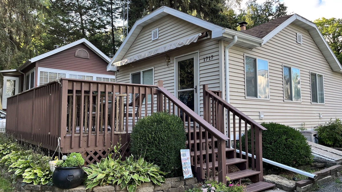 Newville House | Cozy Lake House with a beautiful view of Lake Koshkonong