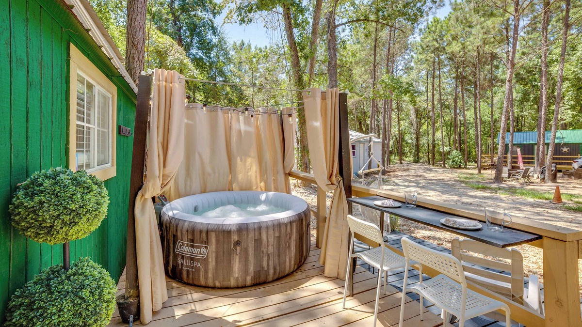 Onalaska Cabin | Cozy Lake Livingston Cabin Rental - 2 Mi to Marina