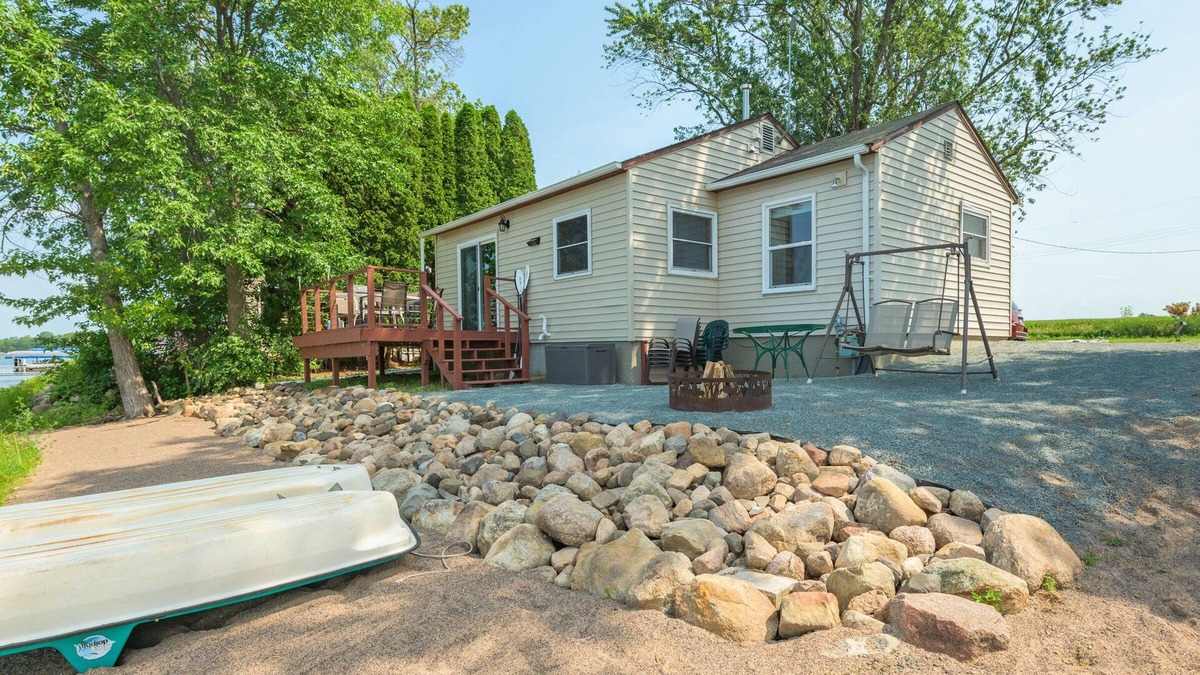 Lindstrom House | Cozy Lakefront 2 BR- 1BA, Welcomes you!