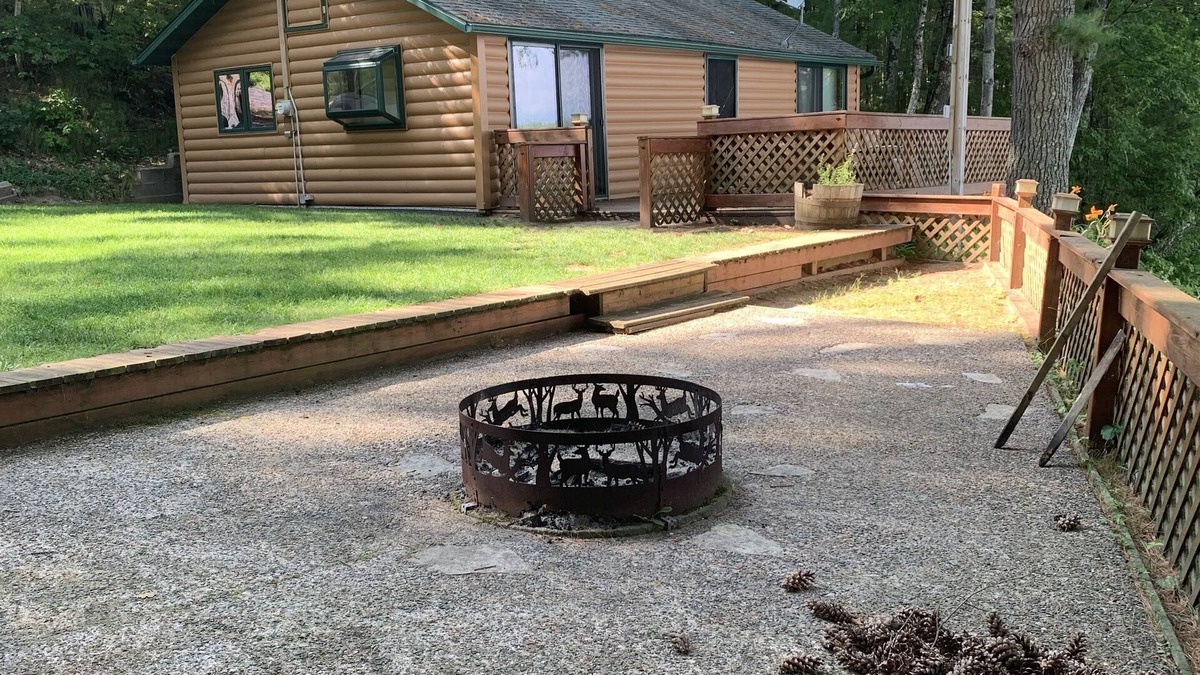 Lake Tomahawk Cabin | Cozy Lakefront Cabin Getaway - Enjoy Eagle Viewing, Fishing and Kayaking