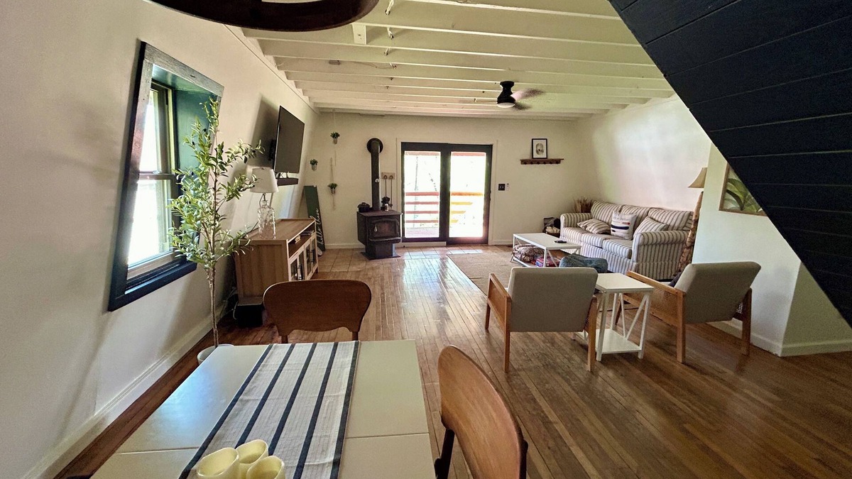 Bellmore Cabin | Cozy Lakefront Cabin on Raccoon Lake, near Turkey Run State Park