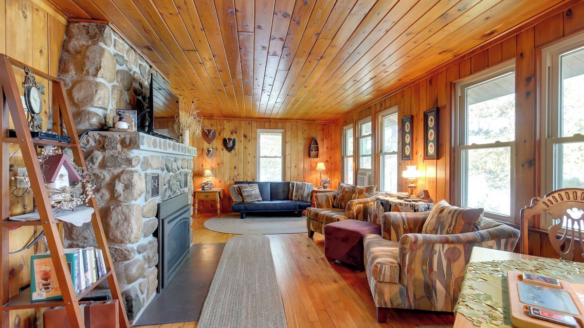 Mercer Cabin | Cozy Lakefront Cabin w/Indoor Gas Fireplace!