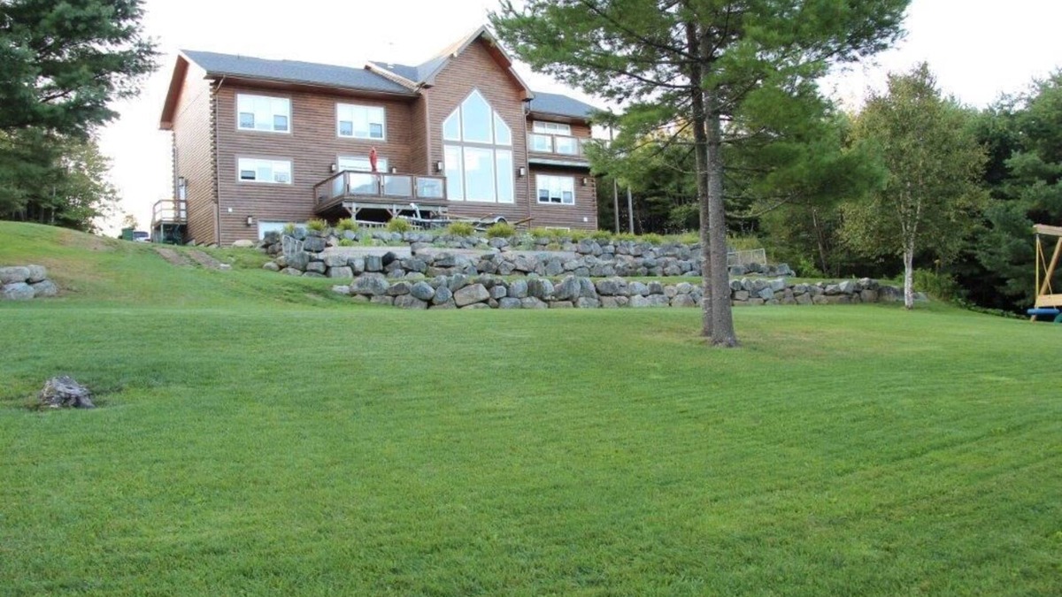 Lucasville Ski Chalet | Cozy lakefront chalet retreat. Perfect for couples or families!