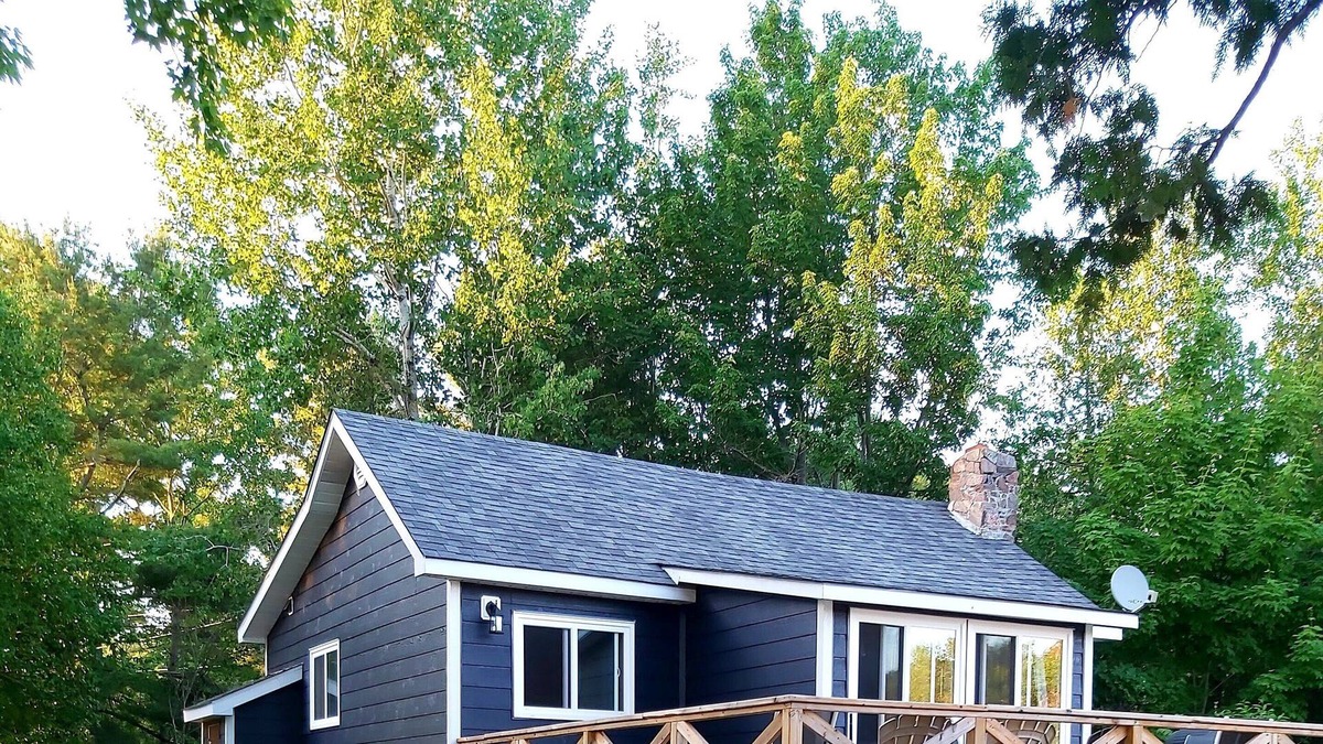 Magnetawan Cottage | cozy lakefront cottage with firepit and boat dock