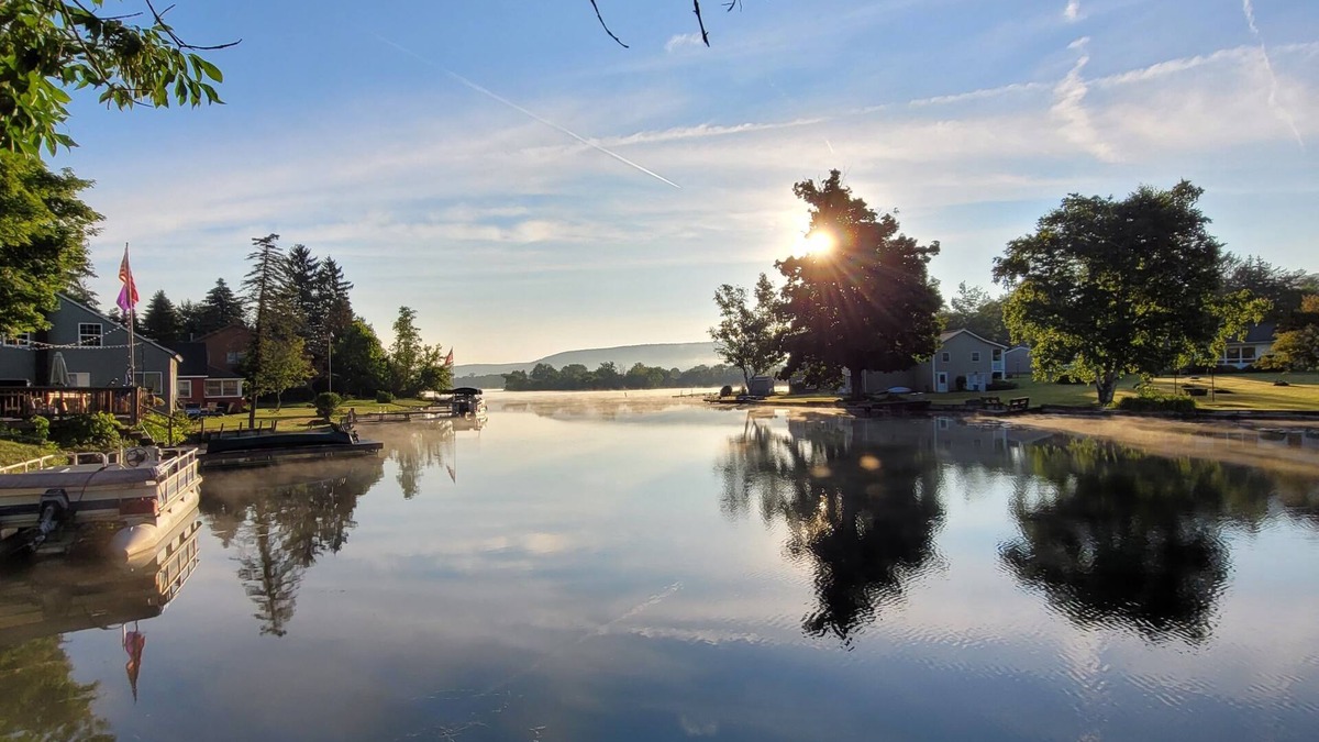 Homer House | Cozy Lakefront Cottage on Little York Lake