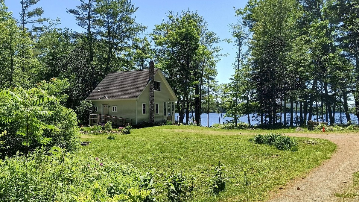 Belmont Cottage | Cozy Lakefront Cottage in mid-coast Maine