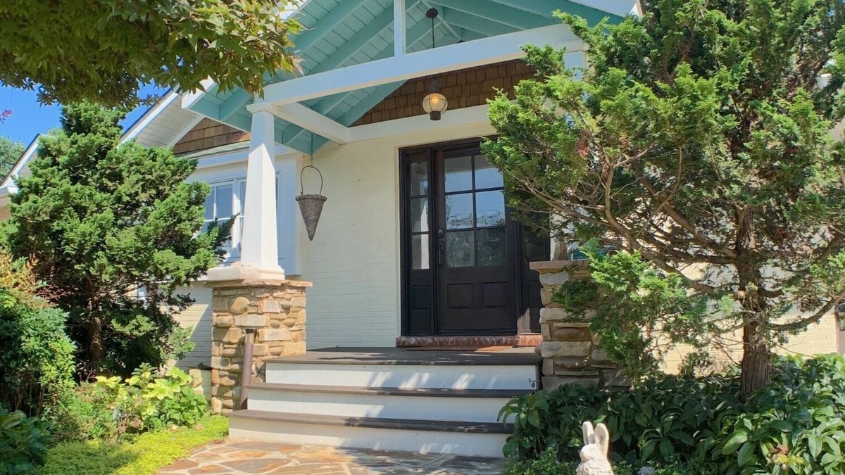Kingston House | Cozy Lakefront Cottage