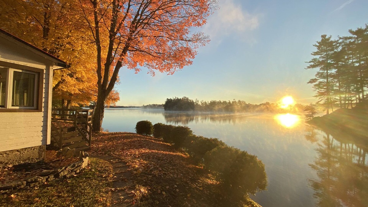 Frontenac Cottage | Cozy Lakefront Getaway in South Frontenac, Rustic & Elegant, Highspeed Internet