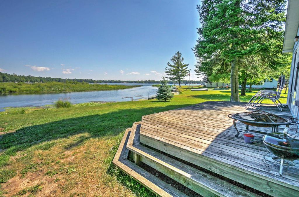 Long Lake House | Cozy Lakefront Hale Cabin with Access to Boat Ramp!