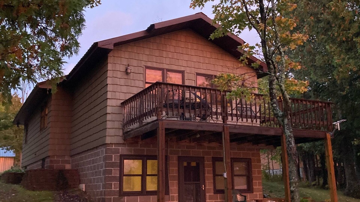 Marenisco House | Cozy Lakefront Rental on Lake Gogebic (Sunset Side)