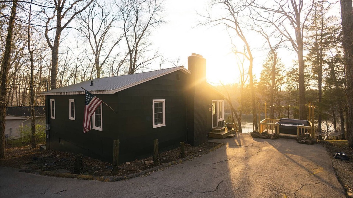 Sloans Valley Cabin | Cozy Lakehouse with Breathtaking Views of Lake Cumberland