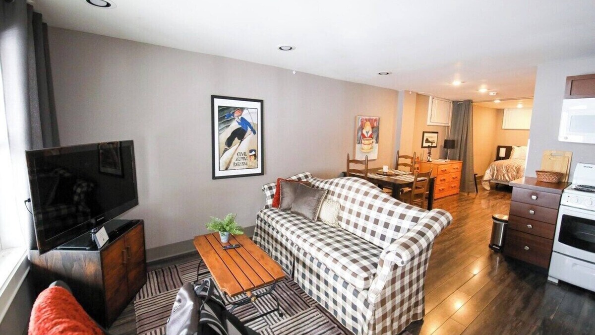 Schroon Lake Apartment | Cozy Lakeside Apartment - 5 Min Walk to Downtown!