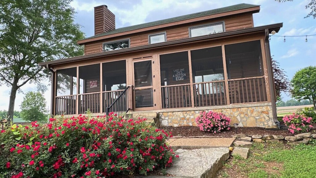 Town Creek Cabin | Cozy Lakeside Cabin w/Private Doc, Pool, & Screened In Porch!