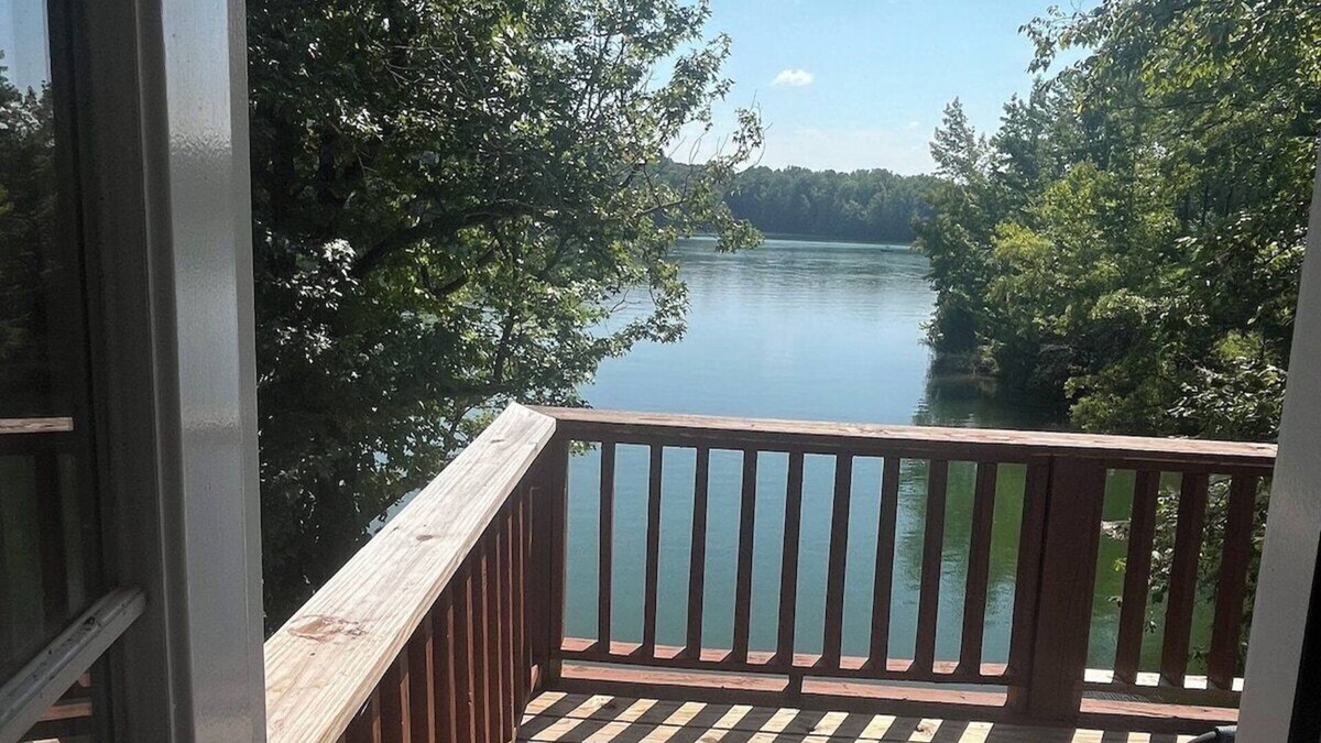 Winchester Cabin | Cozy, lakeside cabin on beautiful Tims Ford Lake