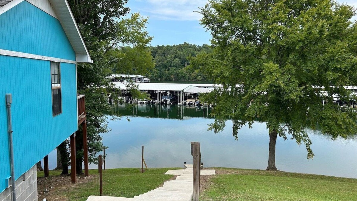 Winchester Cabin | Cozy, lakeside cabin on beautiful Tims Ford Lake