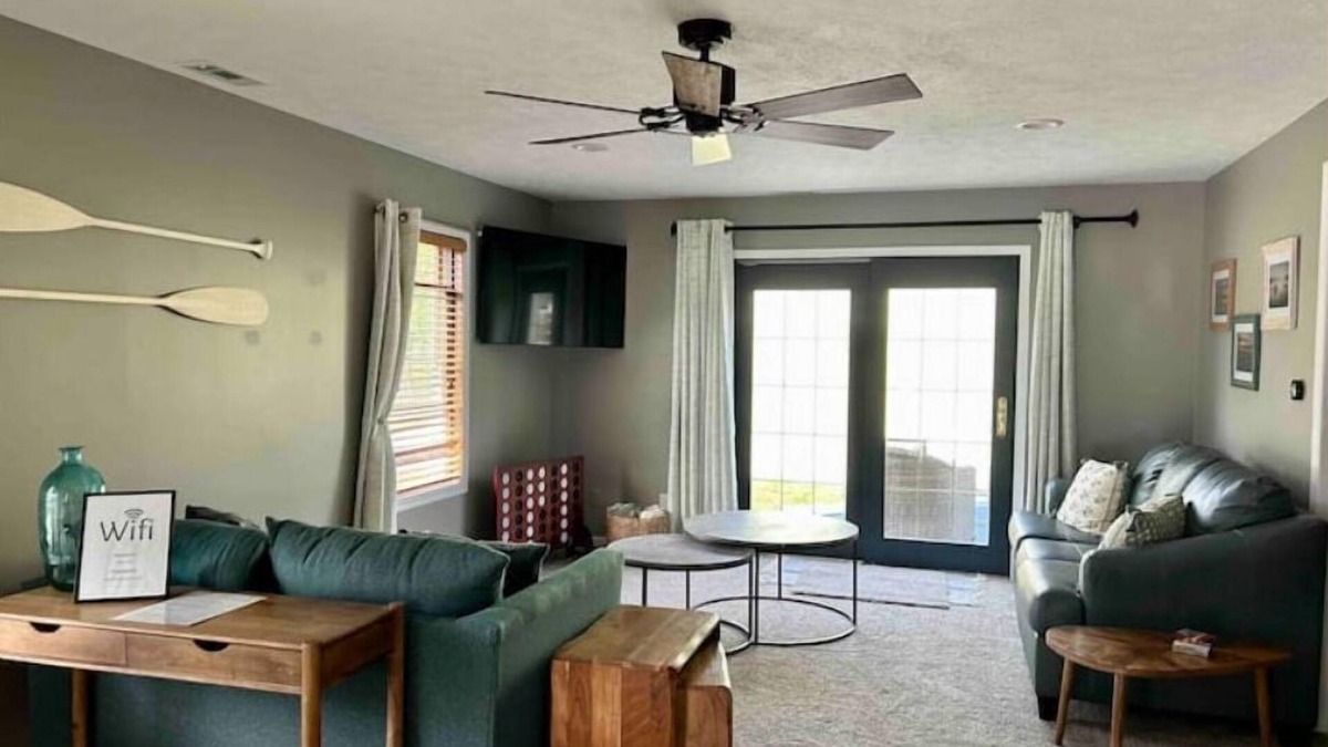 Council Bluffs Cottage | Cozy Lakeside Cottage for Families and Fun Seekers. Game room - Large Soaker Tub