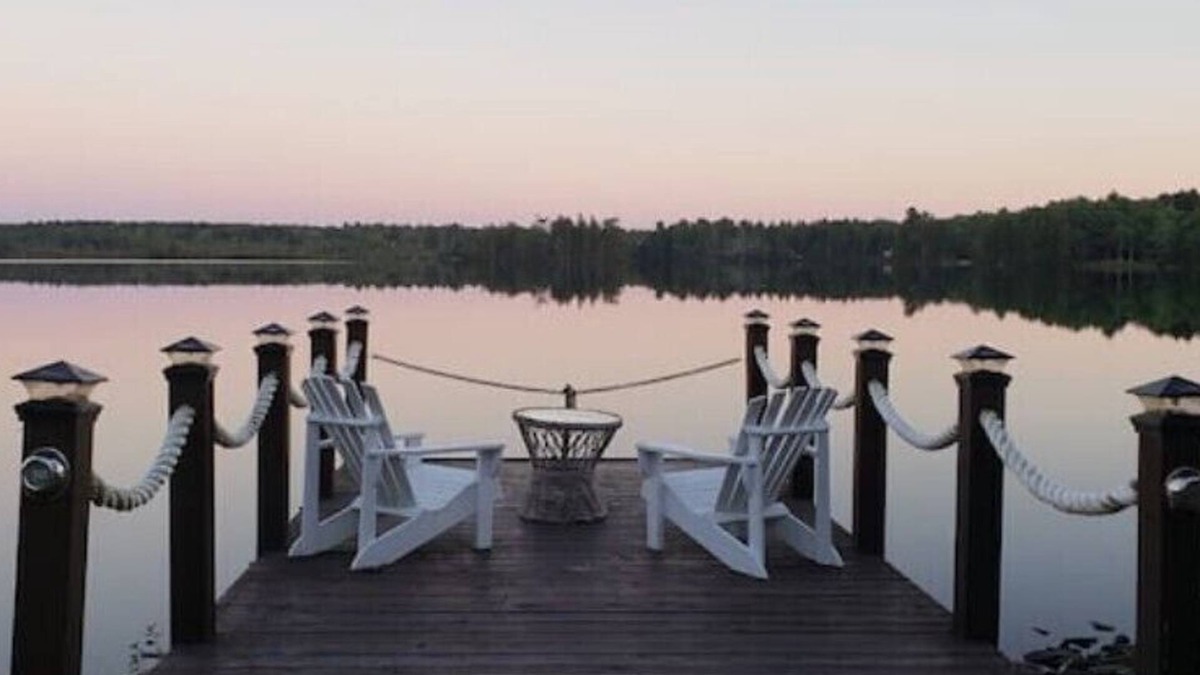 Mount Uniacke Cottage | Cozy Lakeside Cottage