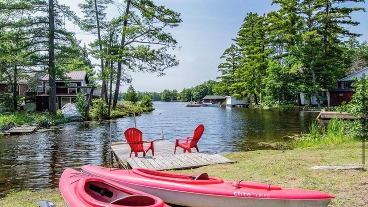 Severn Cottage | Cozy Lakeside Cottage Retreat with Kayaks, Paddle Boat & Sunset Waterfront Views