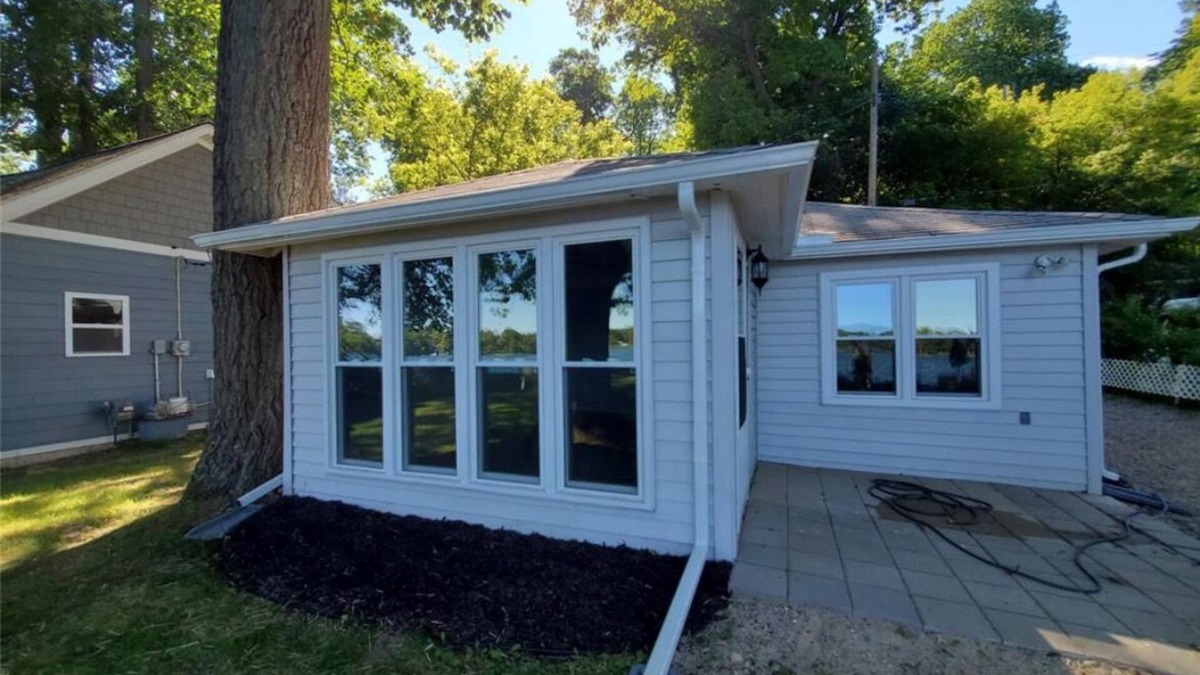 Brighton Cottage | Cozy lakeside cottage near Downtown